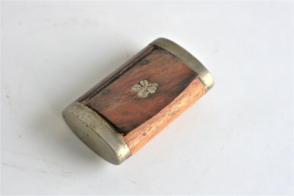 Small wooden snuff box