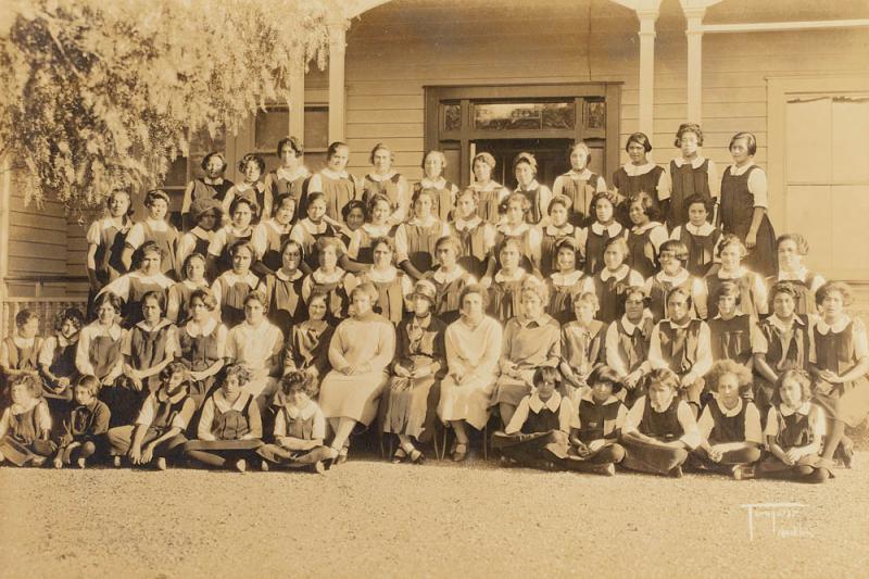 Queen Victoria School staff and students, 1927