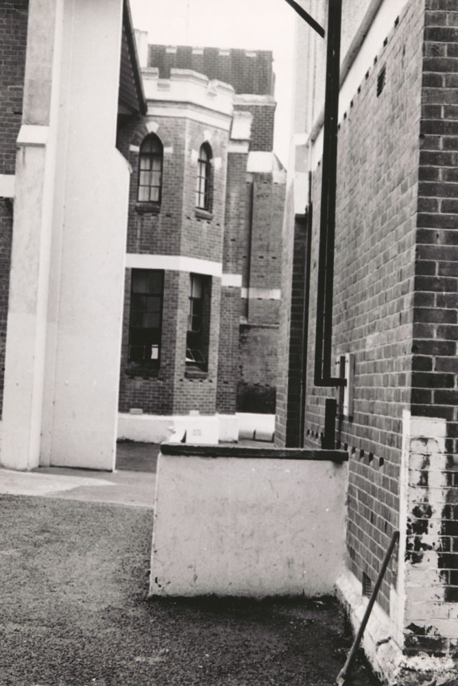 Te Aute College view between 2 buildings