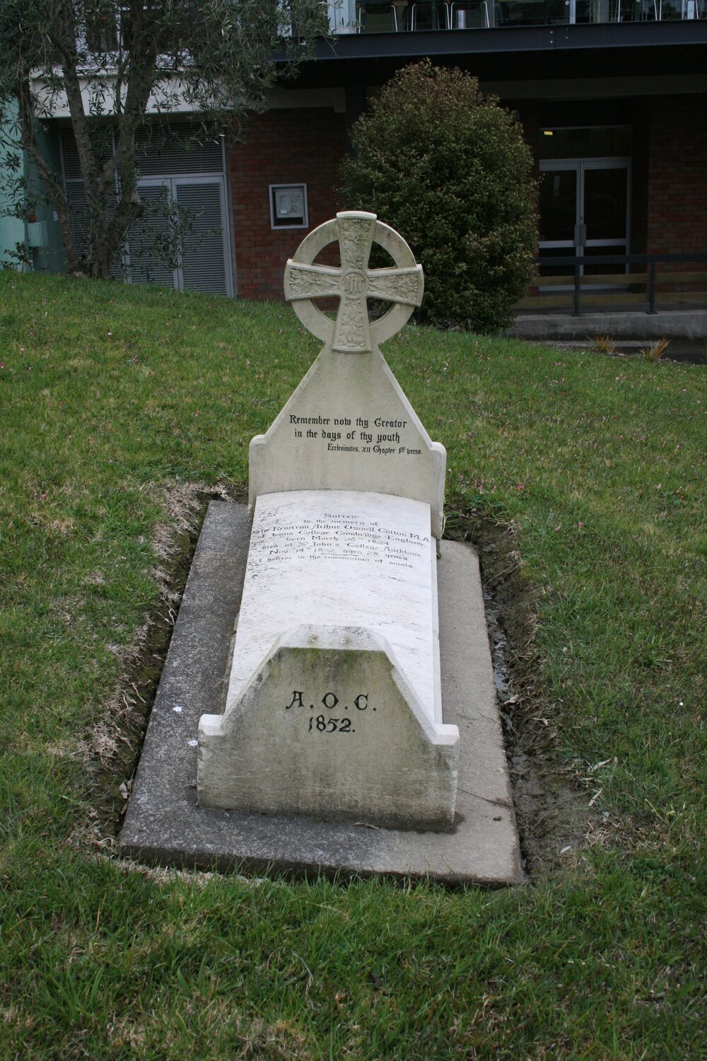 Arthur Oswell Cotton Grave