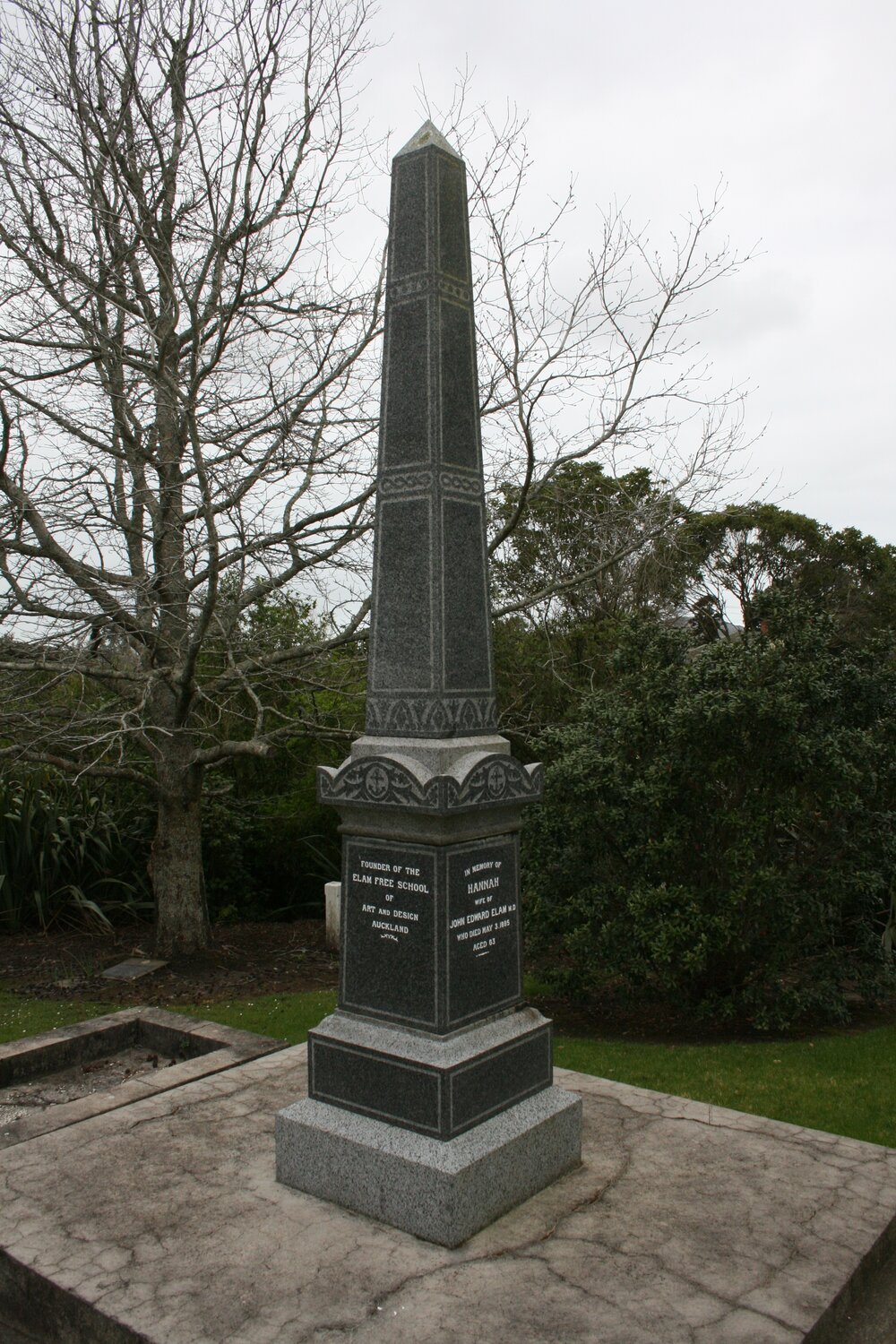 John Edward and Hannah Elam Grave