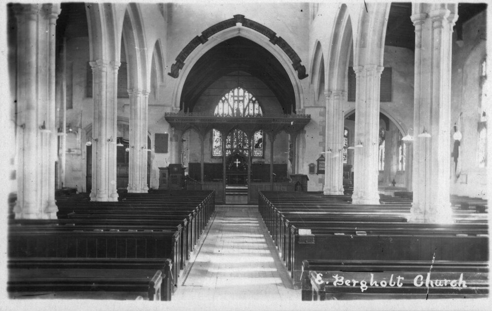 E.Bergholt Church - interior view 