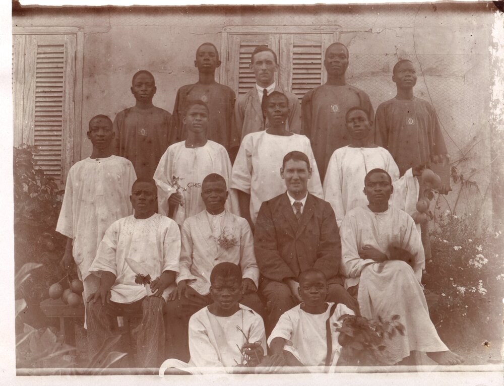 CW Jebb Owo with students, houseboys and teachers