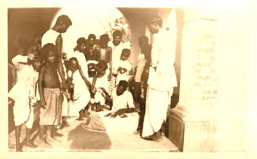 Group of Indian people, in an arch way. 