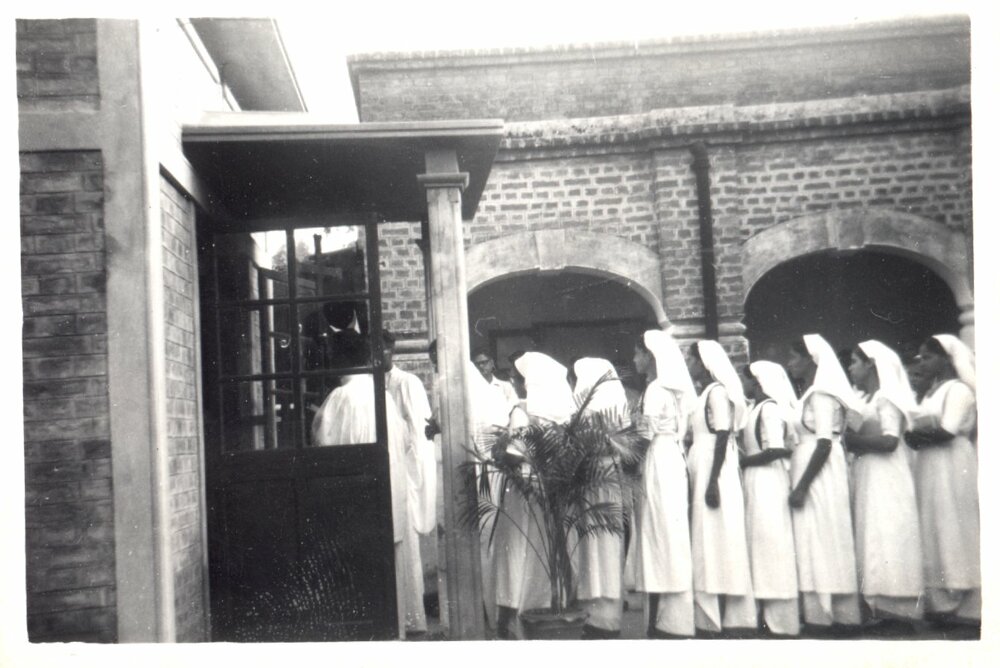 Nurses going into bulding. 