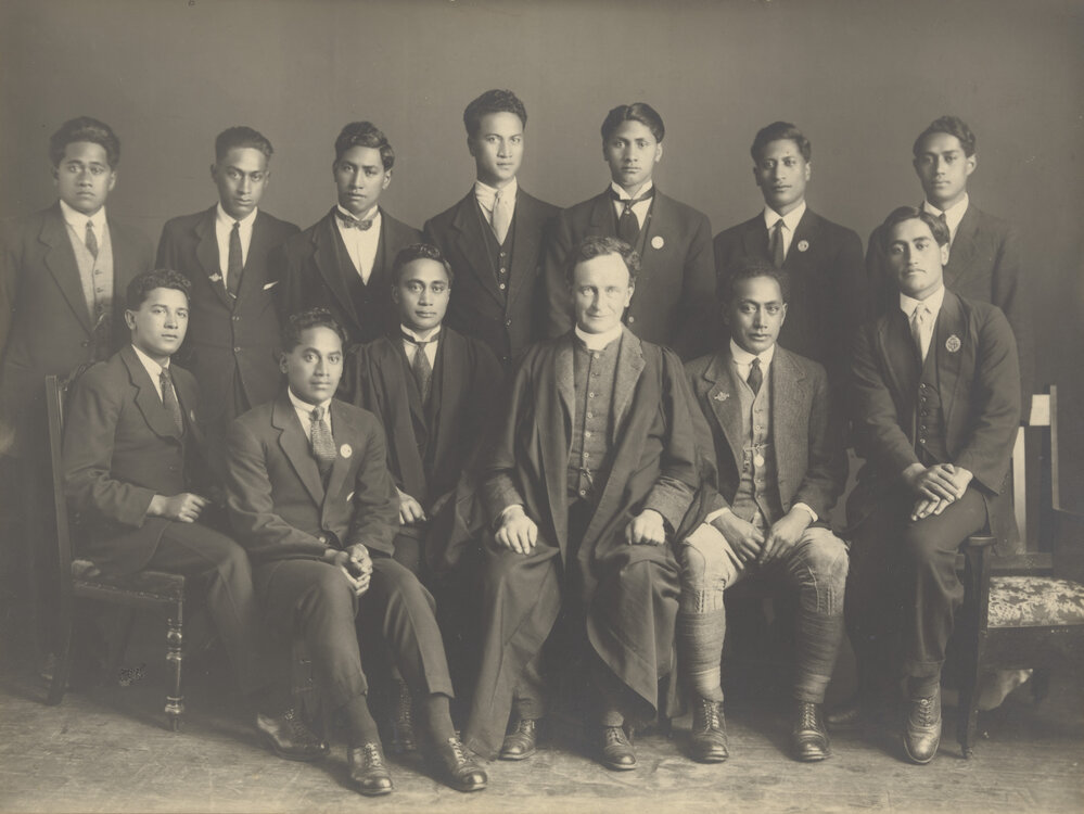 Te Aute College Headmaster and 12 boys 1920s 