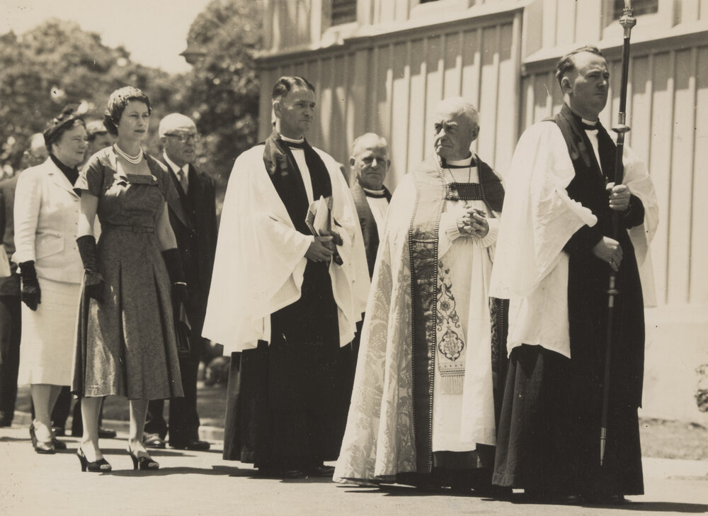 Queen Elizabeth II at St Mary's Cathedral, Auclkand on 27 December 1953, with A.E. Prebble as the Bishop's Chaplain