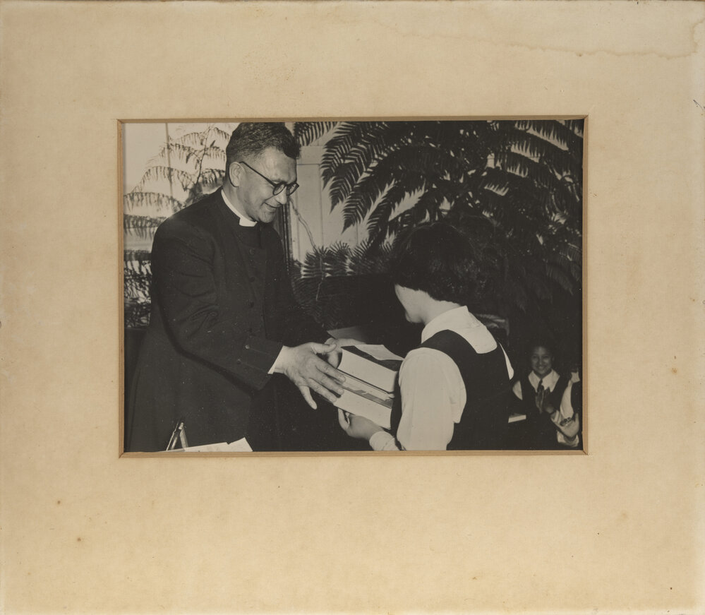 Bishop Wiremu Netana Panapa Presenting Dux Award