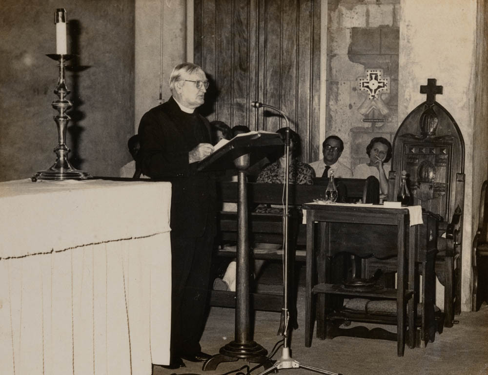 Charles Whonsbon-Aston delivering the William Floyd memorial lecture