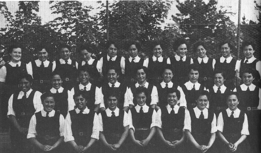 Hukarere student group that toured the South Island with Miss Hunter in 1955
