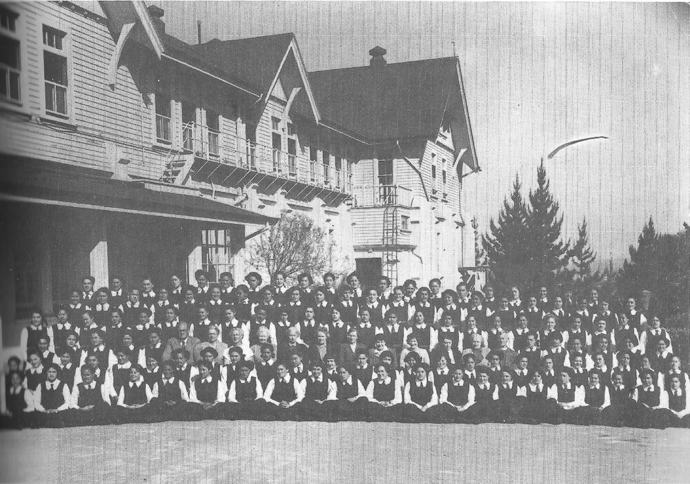Hukarere students and staff whole school photograph 1955