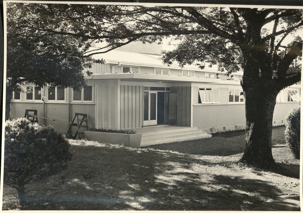 Unidentified building. Possibly Inglewood? 