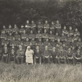 Te Aute College school and staff ? 1920 