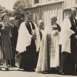 Queen Elizabeth II at St Mary's Cathedral, Auclkand on 27 December 1953, with A.E. Prebble as the Bishop's Chaplain