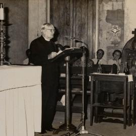Charles Whonsbon-Aston delivering the William Floyd memorial lecture