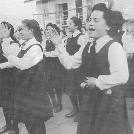 Hukarere School studHukarere Cultural Group in action