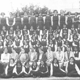 Hukarere students and staff: whole school photograph 1930
