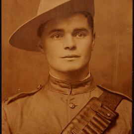 Albert James Rusden portrait wearing Boer War Uniform